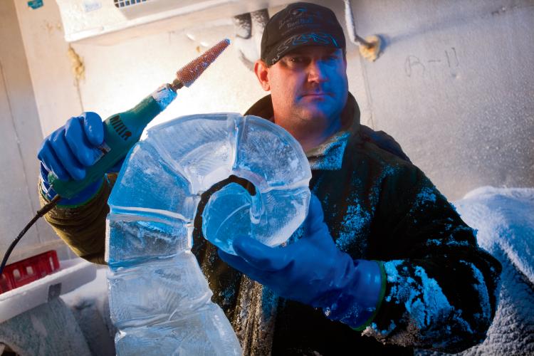 Ice-carving Champion Matt Simonds from LaVergne, TN